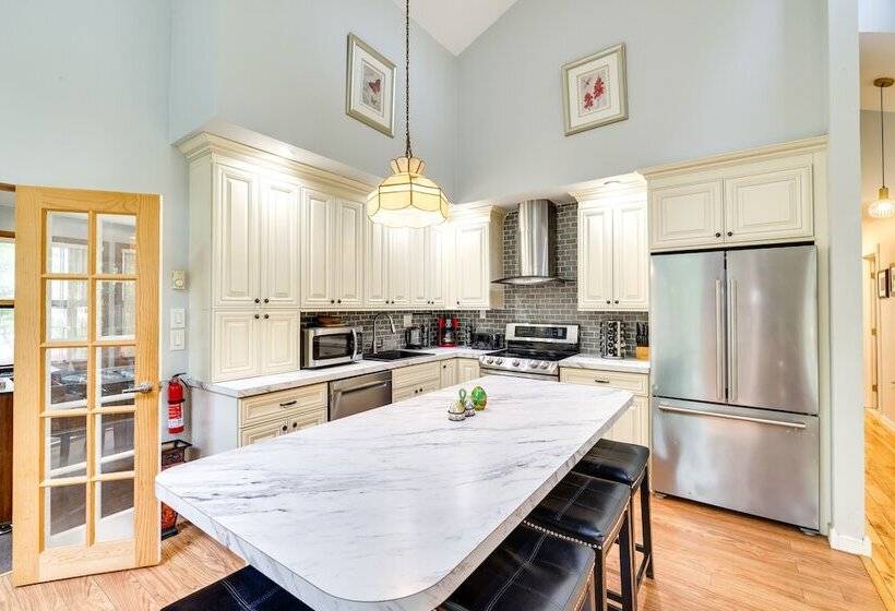 Tobyhanna Retreat W/ Deck, Pool + Lake Access!