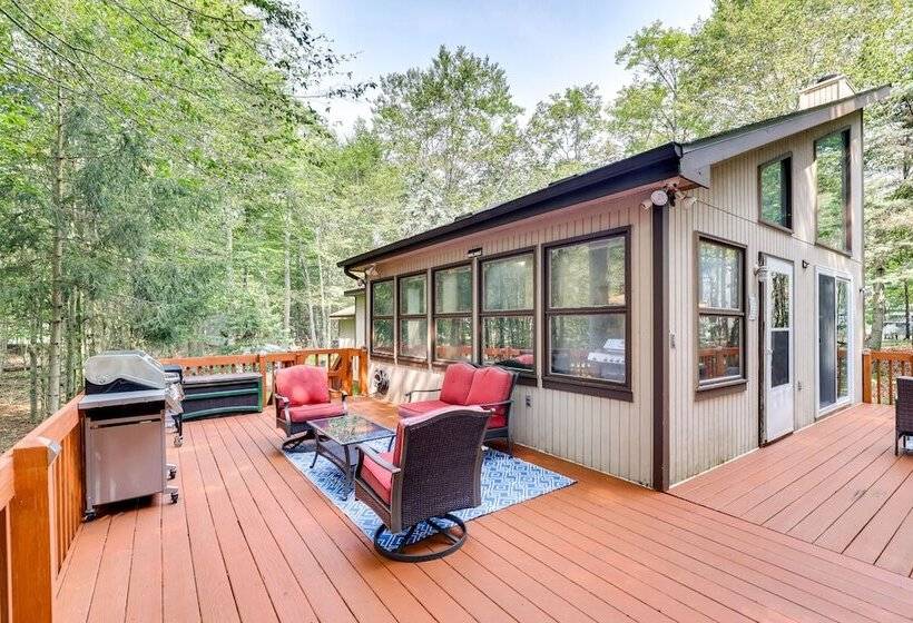 Tobyhanna Retreat W/ Deck, Pool + Lake Access!