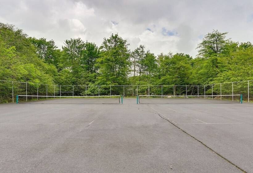 Tobyhanna Retreat W/ Deck, Pool + Lake Access!