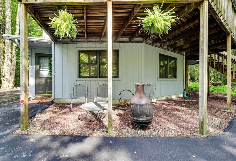 Traditional Blakeslee Chalet: Deck & Lake Access!