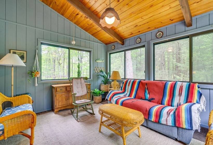 Traditional Blakeslee Chalet: Deck & Lake Access!