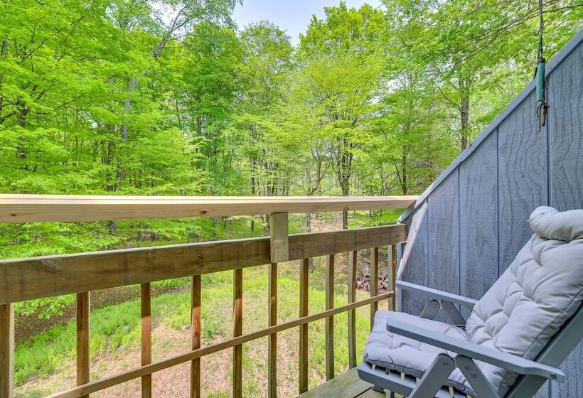 Traditional Blakeslee Chalet: Deck & Lake Access!