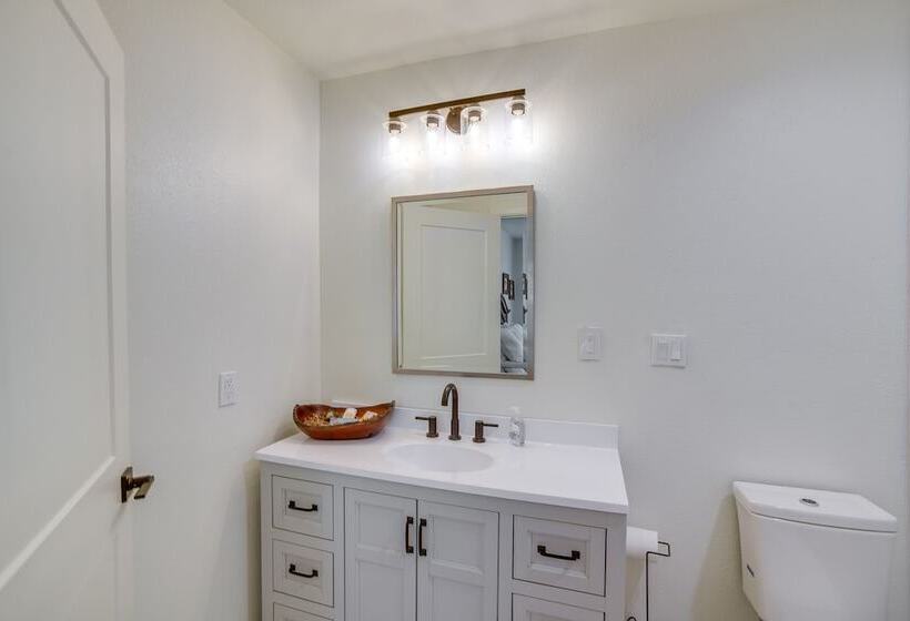 Tranquil Edgewood Retreat With Patio & Grill!