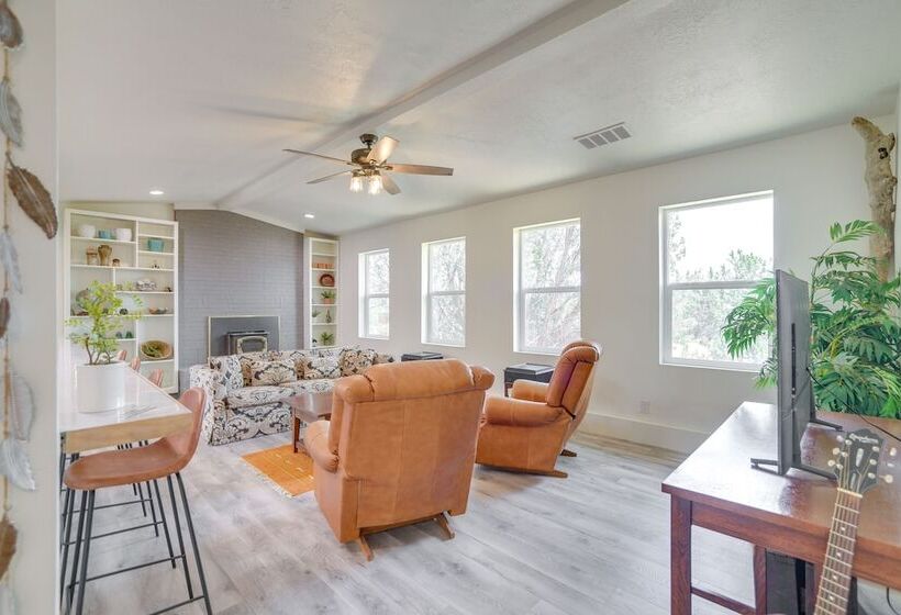 Tranquil Edgewood Retreat With Patio & Grill!