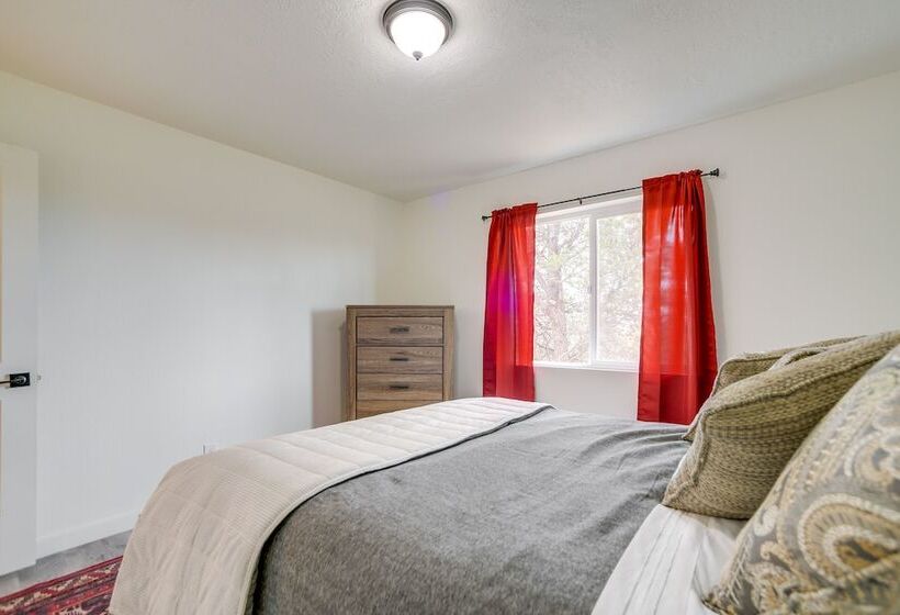 Tranquil Edgewood Retreat With Patio & Grill!