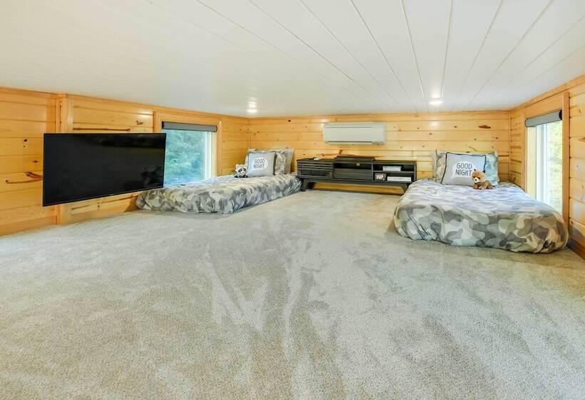 ~ 11 Mi To Lake Whitney: Tree Lined Cabin W/ Deck