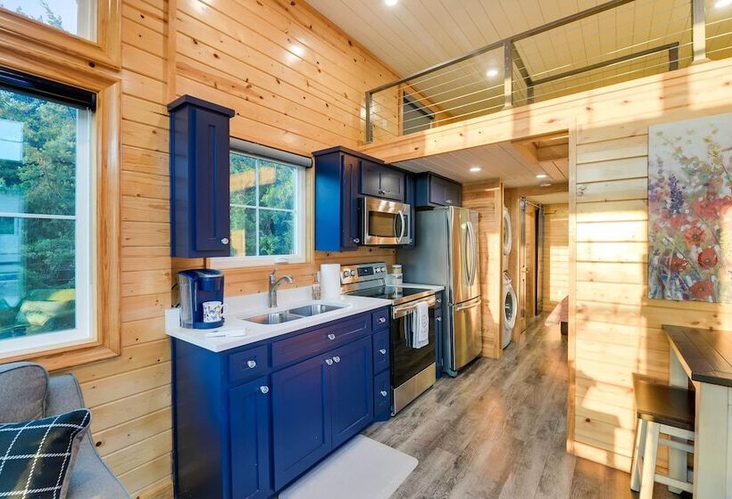 ~ 11 Mi To Lake Whitney: Tree Lined Cabin W/ Deck