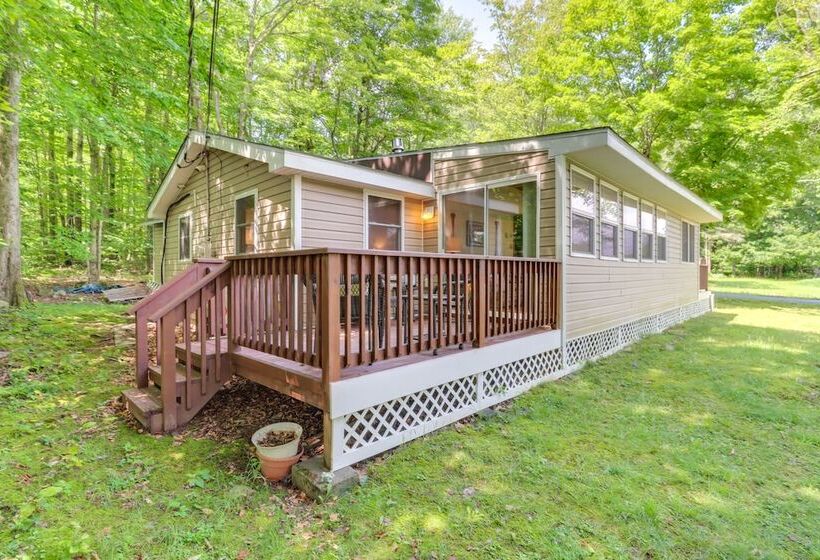 Tree Lined Pocono Lake Retreat: Walk To Beaches!