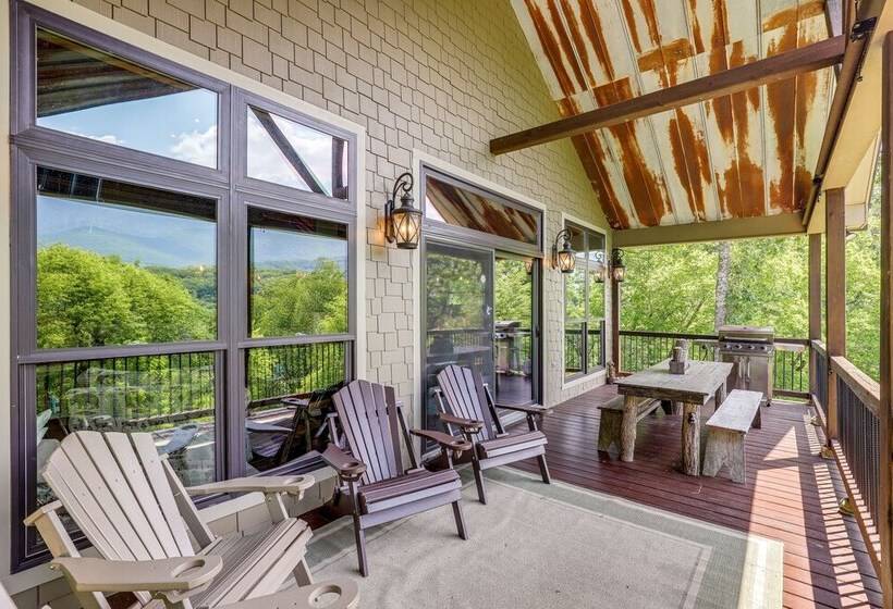 Unique Burnsville Home W/ Mountain Views + Deck!