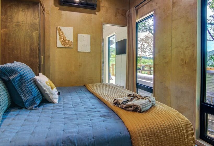 Upscale + Modern Tiny Cabin On Cane River!