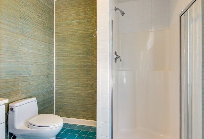 Waterfront Cambridge Gem W/ Hot Tub, Pool & Dock!