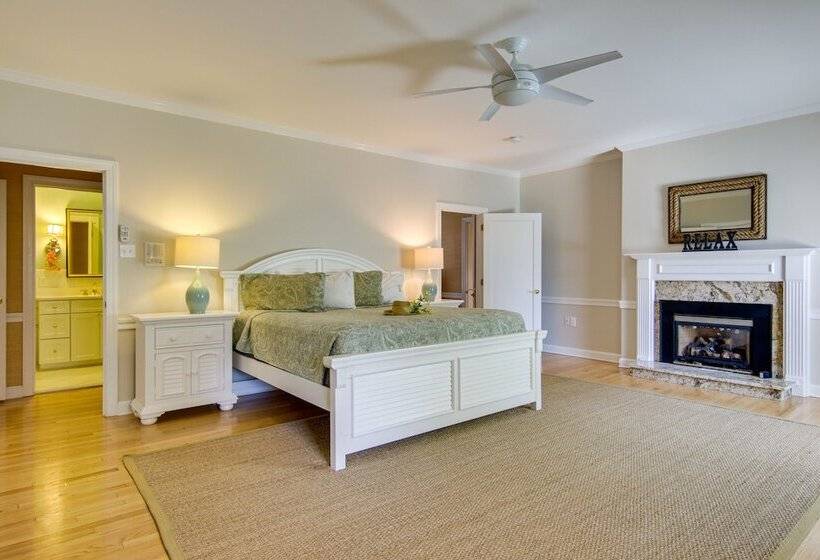 Waterfront Cambridge Gem W/ Hot Tub, Pool & Dock!