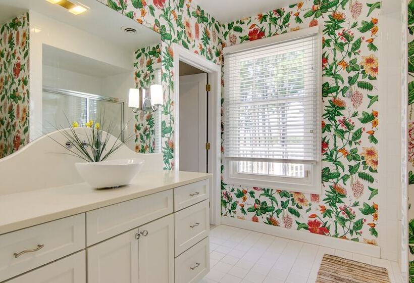 Waterfront Cambridge Gem W/ Hot Tub, Pool & Dock!