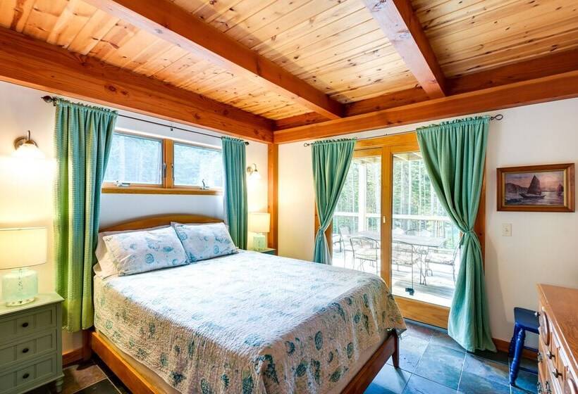 Waterfront Deer Isle Retreat W/ Fire Pit!