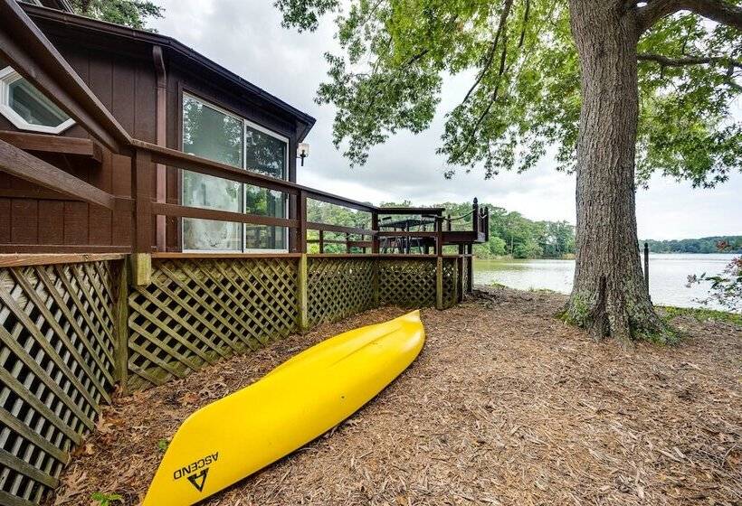 Waterfront Heathsville Cottage W/ Dock & Hot Tub!