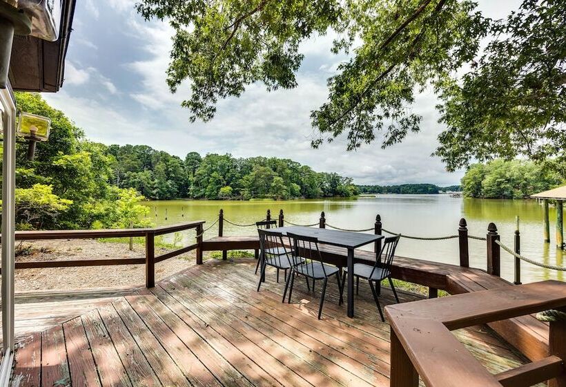 Waterfront Heathsville Cottage W/ Dock & Hot Tub!