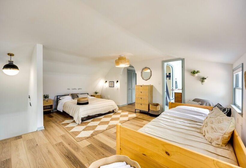 Waterfront Heathsville Cottage W/ Dock & Hot Tub!