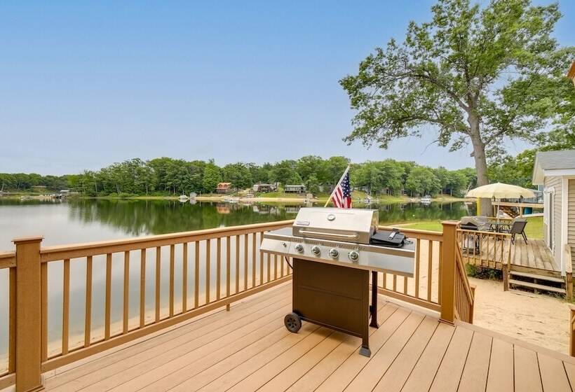 Waterfront Lake Cabin: Close To Boating & Fishing!