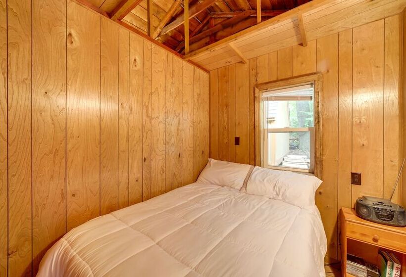 Waterfront Lake Cabin: Close To Boating & Fishing!