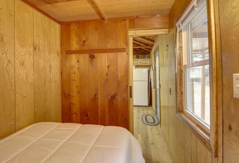 Waterfront Lake Cabin: Close To Boating & Fishing!