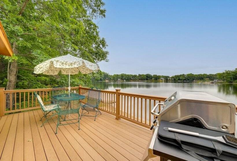 Waterfront Lake Cabin: Close To Boating & Fishing!