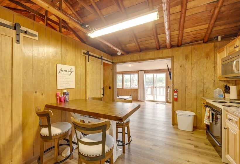 Waterfront Lake Cabin: Close To Boating & Fishing!
