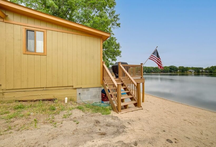 Waterfront Lake Cabin: Close To Boating & Fishing!