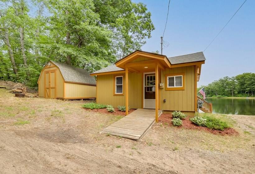 Waterfront Lake Cabin: Close To Boating & Fishing!