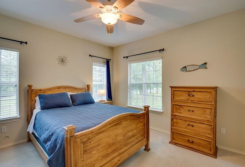 Waterfront Lake Fork Vacation Home W/ Boat Dock!