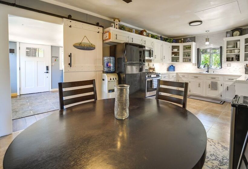 Waterfront Lake Lbj Cabin W/ Private Dock!