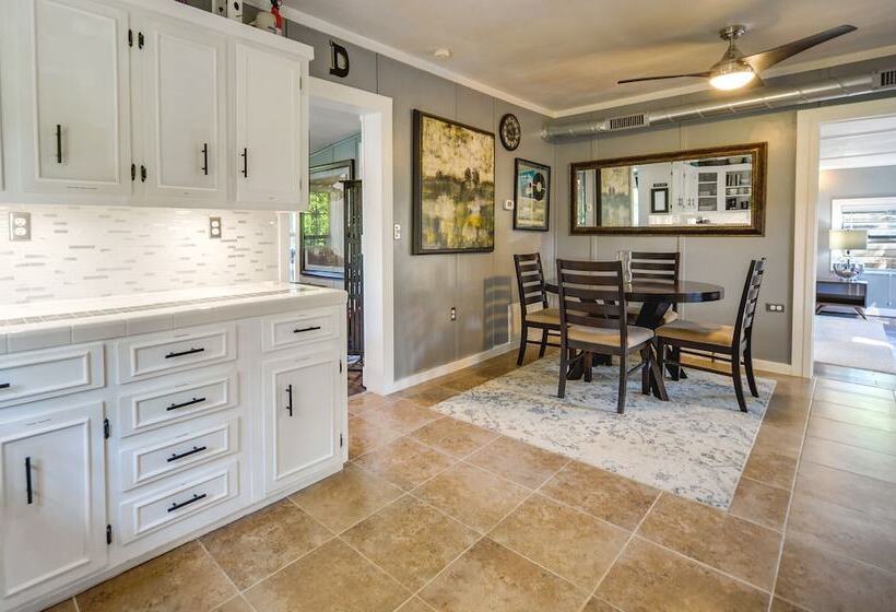 Waterfront Lake Lbj Cabin W/ Private Dock!