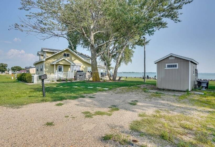 Waterfront Lake Poinsett Retreat W/ Fire Pit!