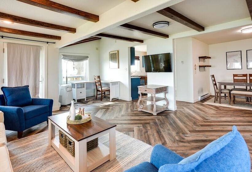 Waterfront Lake Poinsett Retreat W/ Fire Pit!