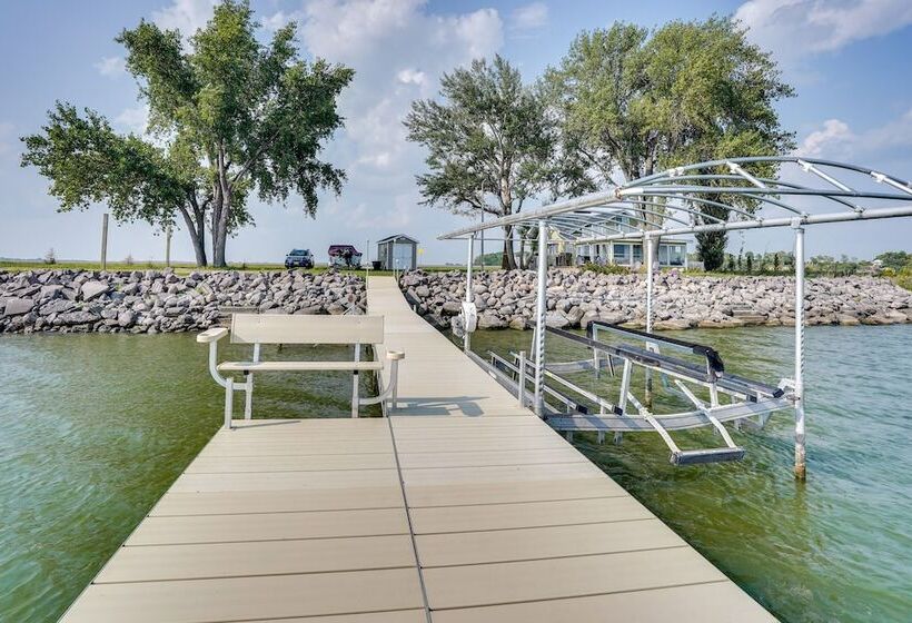 Waterfront Lake Poinsett Retreat W/ Fire Pit!