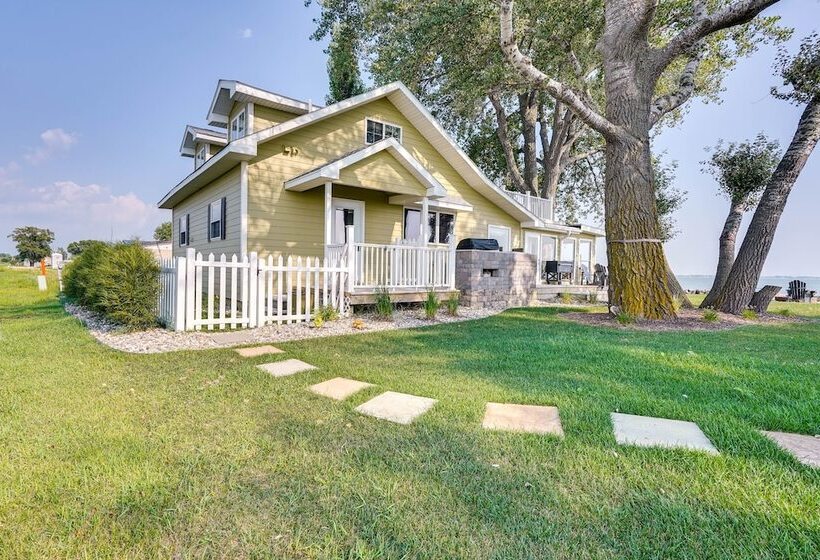 Waterfront Lake Poinsett Retreat W/ Fire Pit!