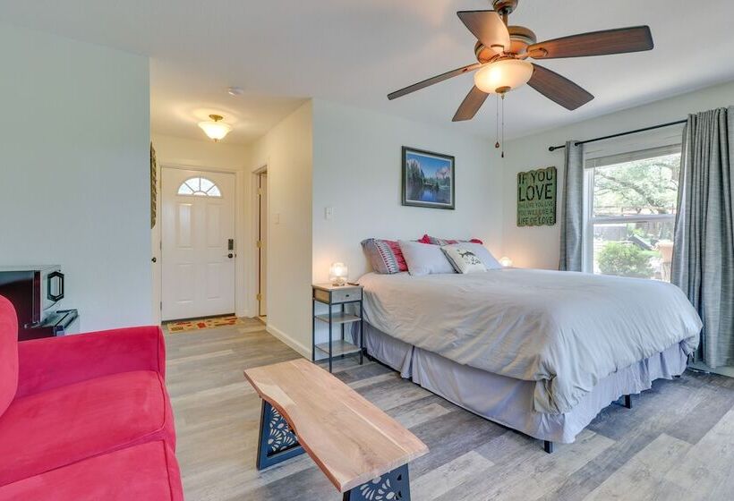 Waterfront Spicewood Home: Deck, Fire Pit & Grill