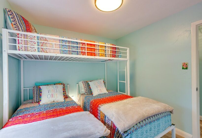 Deck, Grill & Fire Pit: Waterfront Texas Retreat