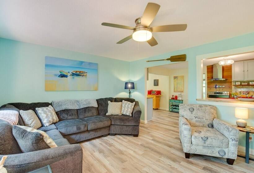 Deck, Grill & Fire Pit: Waterfront Texas Retreat