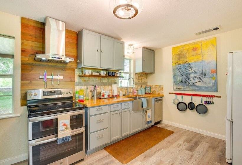 Deck, Grill & Fire Pit: Waterfront Texas Retreat