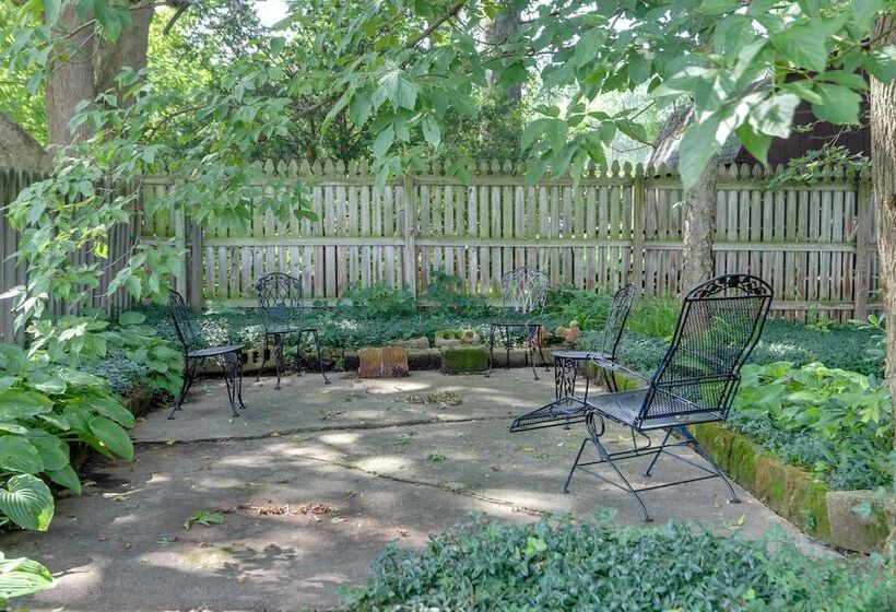 Welcoming Willoughby Home: 1 Mi To Historic Dtwn