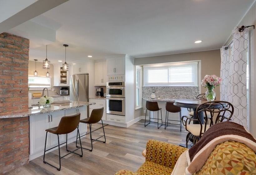 Welcoming Willoughby Home: 1 Mi To Historic Dtwn