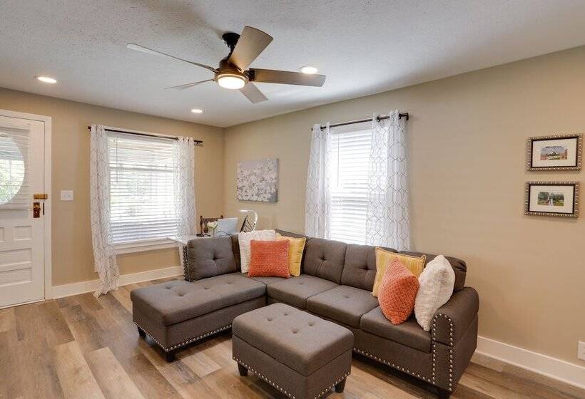 Welcoming Willoughby Home: 1 Mi To Historic Dtwn