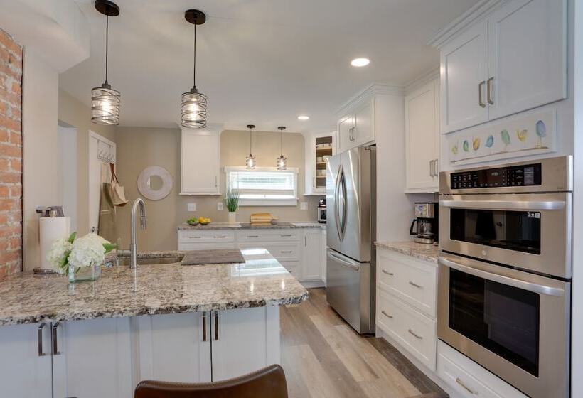 Welcoming Willoughby Home: 1 Mi To Historic Dtwn