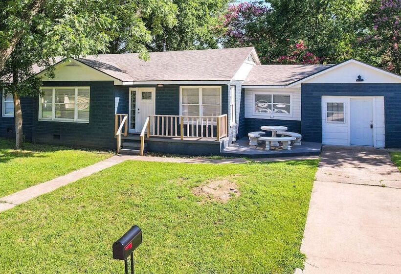 Casino Cottage  Getaway: 4 Mi To Choctaw Casino!