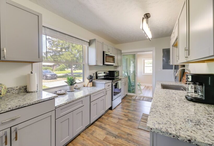 Well Equipped Morehead City Home ~ 5 Mi To Beach!