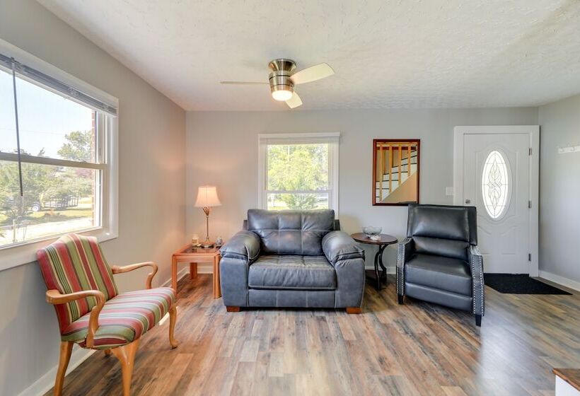 Well Equipped Morehead City Home ~ 5 Mi To Beach!