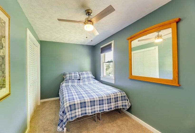 Well Equipped Morehead City Home ~ 5 Mi To Beach!