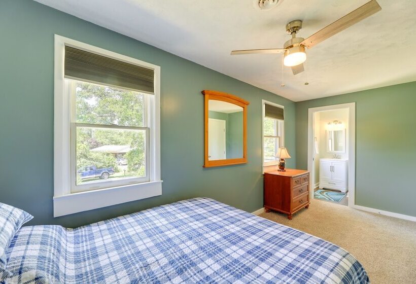 Well Equipped Morehead City Home ~ 5 Mi To Beach!