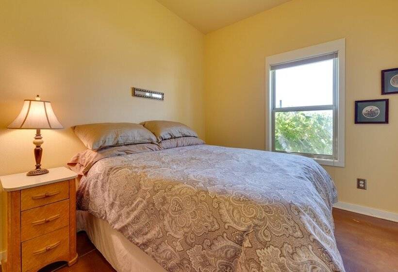 West Richland Home W/ Vineyard & Mountain Views!