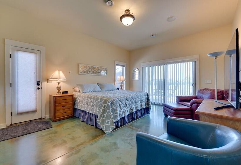 West Richland Home W/ Vineyard & Mountain Views!